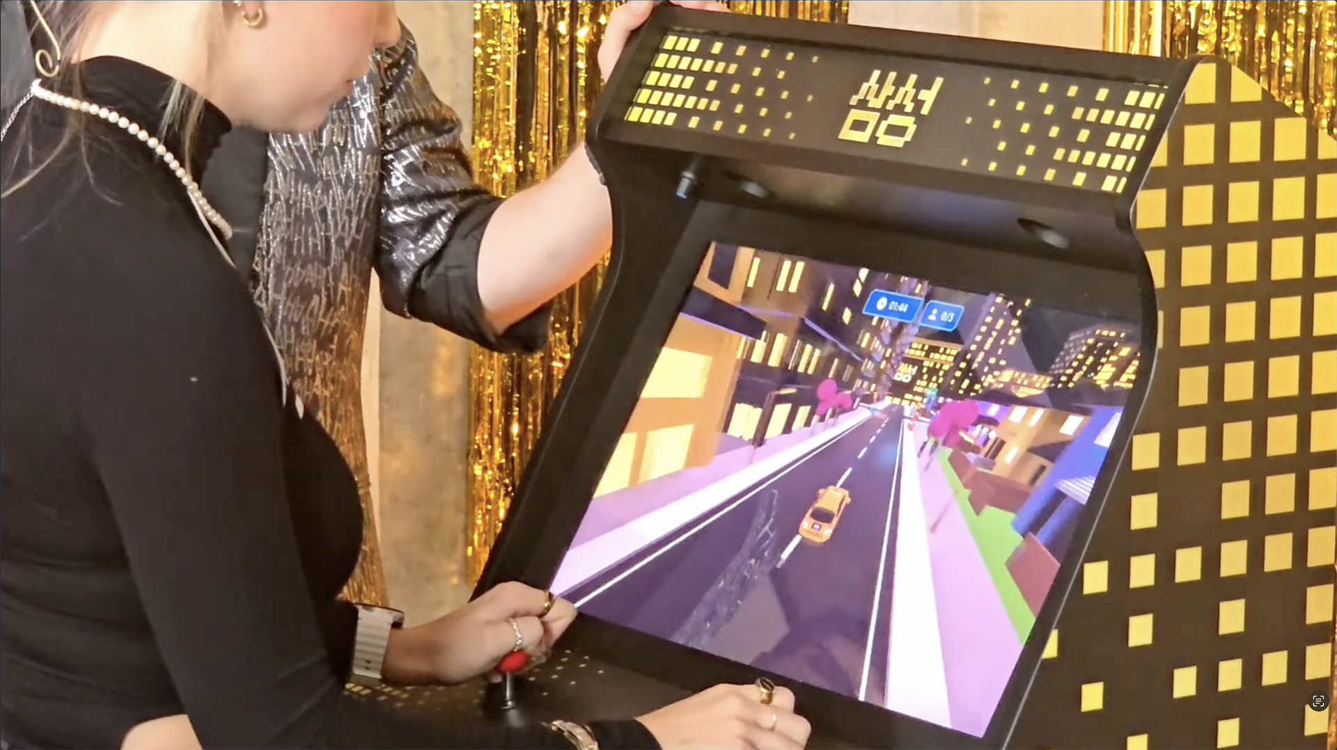 Galaxy_AI_Arcade_LiveCommerce_02